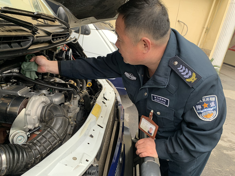 1577172791461710.jpg 司機對車(chē)輛的維護1.jpg