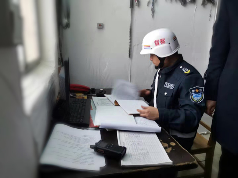 1577173281343025.jpg 對槍支彈藥進(jìn)行檢查4.jpg