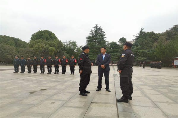 1762490661111613.jpg 3鄧?yán)^國(guó)到一分公司檢查練兵.jpg